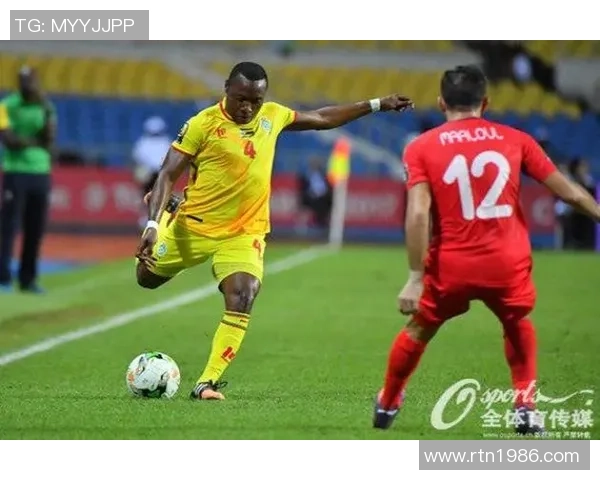 膝盖受伤的足球明星如何克服困境重返赛场的励志故事